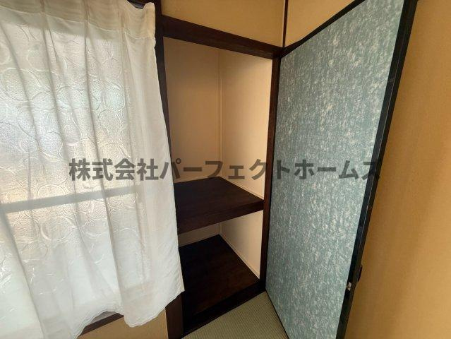点野4丁目テラスハウス　賃貸の収納|ちょっとした収納スペースも充実しています