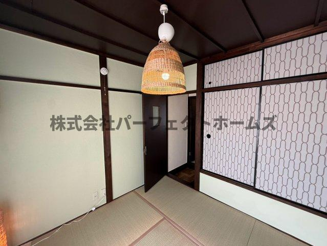 点野4丁目テラスハウス　賃貸の和室|和室ならではの温かな和の空間で寛ぎの時間を過ごせます