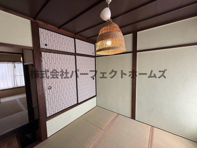 点野4丁目テラスハウス　賃貸の和室|和室があれば、来客や子供用のスペースとして活躍します