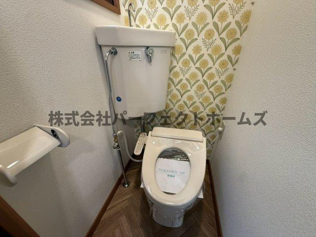 点野4丁目テラスハウス　賃貸のトイレ|ゆったりとした空間のトイレです