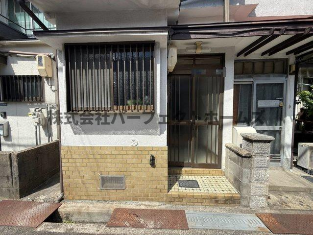 点野4丁目テラスハウス　賃貸の玄関|ゆったりとした玄関です