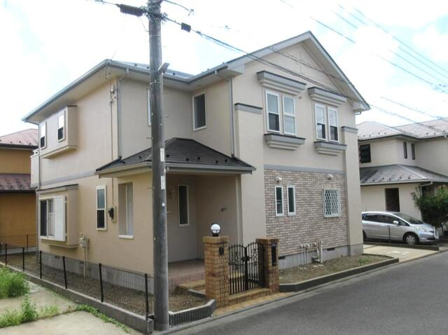千葉市花見川区み春野２丁目の中古一戸建の前面道路含む現地写真