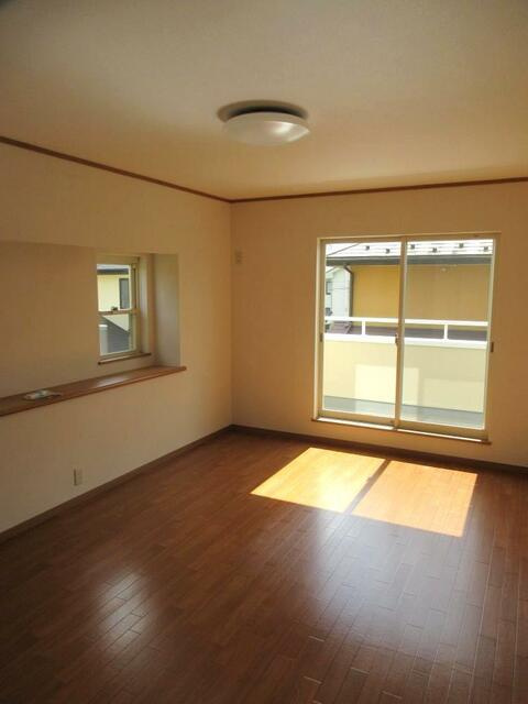 千葉市花見川区み春野２丁目の中古一戸建の居間・リビング