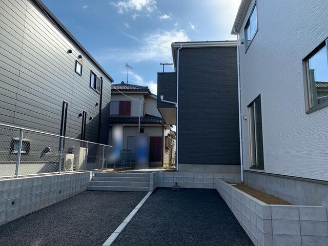 千葉市若葉区小倉台　第１０の前面道路含む現地写真