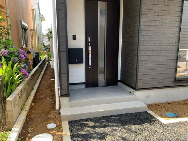 千葉市若葉区小倉台　第１０の玄関