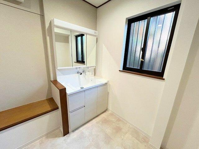 千葉市若葉区みつわ台２丁目４－１２の独立洗面台|広々とした洗面所スペース
