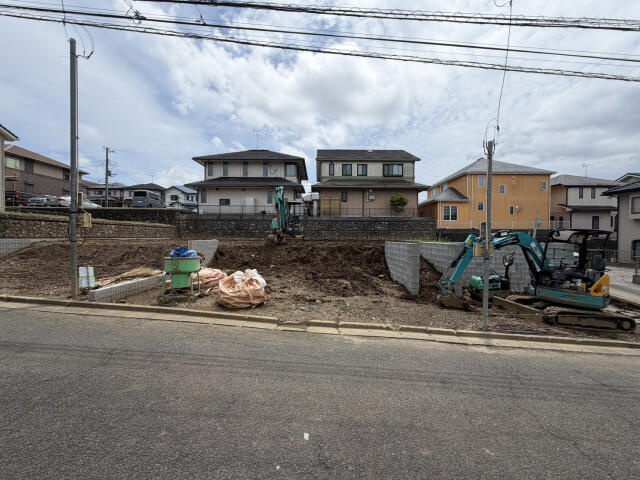 ブルーミングガーデン　千葉市若葉区原町３棟／１期１号棟の前面道路含む現地写真|7月上旬撮影