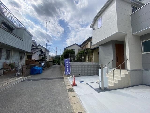 千葉若葉区貝塚１丁目　第１期の前面道路含む現地写真
