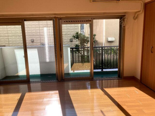 小根本コンドのその他