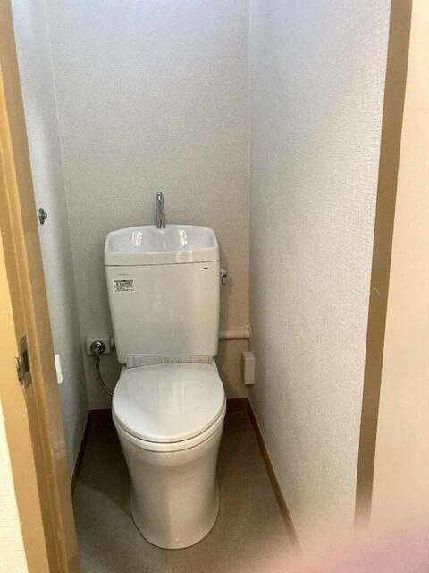 小根本コンドのトイレ|賃貸前の写真です