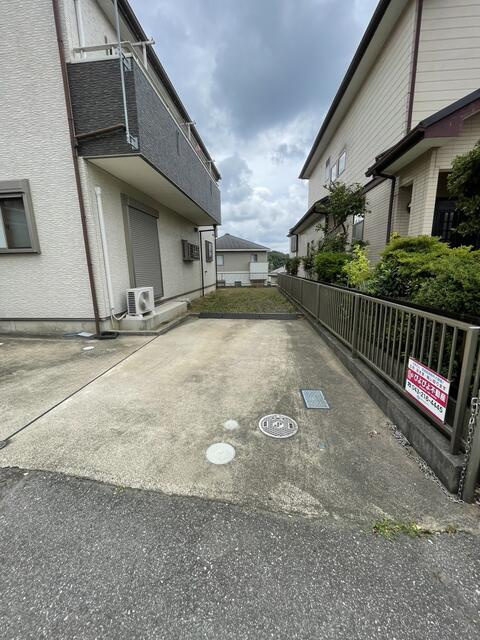 川戸町戸建の駐車場
