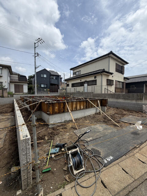 ブルーミングガーデン　千葉市中央区葛城２丁目２棟／１期１号棟の駐車場|7月上旬撮影