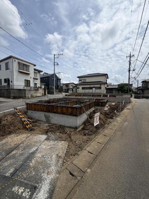 ブルーミングガーデン　千葉市中央区葛城２丁目２棟／１期１号棟の駐車場|7月上旬撮影