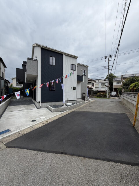 ブルーミングガーデン　千葉市中央区村田町２棟／１期２号棟の駐車場|(2)前面道路