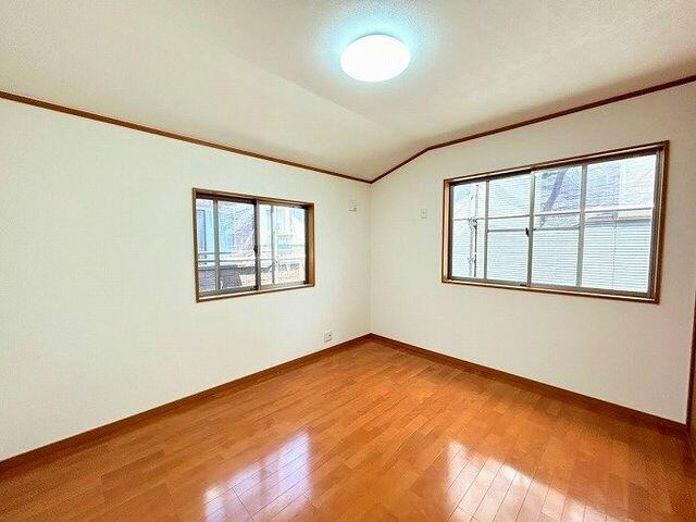千葉市中央区松ケ丘町１１２－３の洋室|２Ｆ西側洋室　約５．９帖