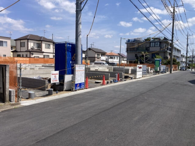 ブルーミングガーデン　松戸市小金原５丁目９棟／１期２号棟の前面道路含む現地写真|販売現地2026.4.25