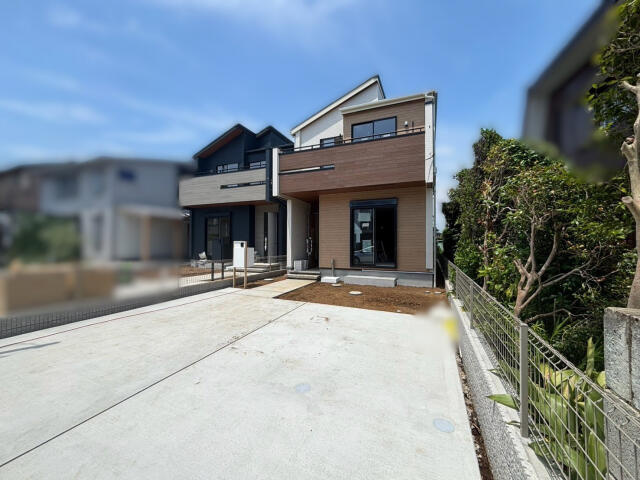 ブルーミングガーデン　松戸市小金原４丁目２棟／１期２号棟の前面道路含む現地写真|外観写真