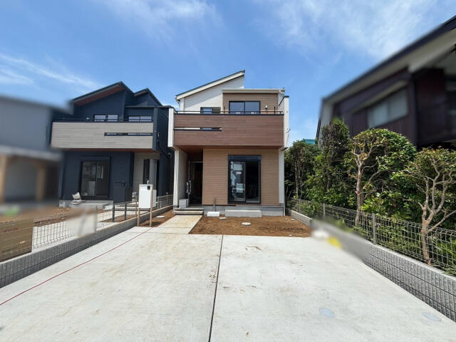 ブルーミングガーデン　松戸市小金原４丁目２棟／１期２号棟の前面道路含む現地写真|外観写真