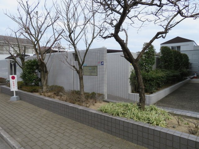 近隣商業施設へのアクセス良好な立地♪バス停まで徒歩約２分で、通勤や通学に便利ですね♪
