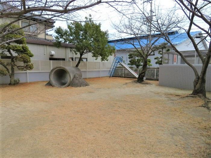 敷地内に公園スペースもあります♪お子さまの遊び場や休憩スペースとして便利です♪