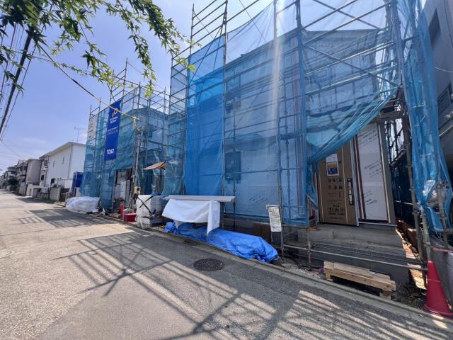 ブルーミングガーデン　船橋市大穴南２丁目２棟／１期１号棟の前面道路含む現地写真|【外観写真】