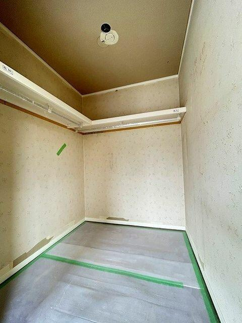 船橋市旭町１丁目１０－１５の和室|「２階南側洋室」収納の中です。