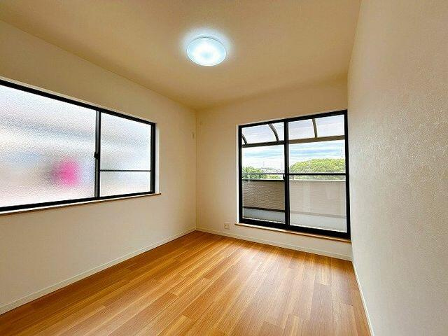 船橋市上山町３丁目６３４‐１７の洋室