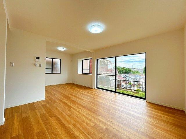 船橋市上山町３丁目６３４‐１７の居間・リビング