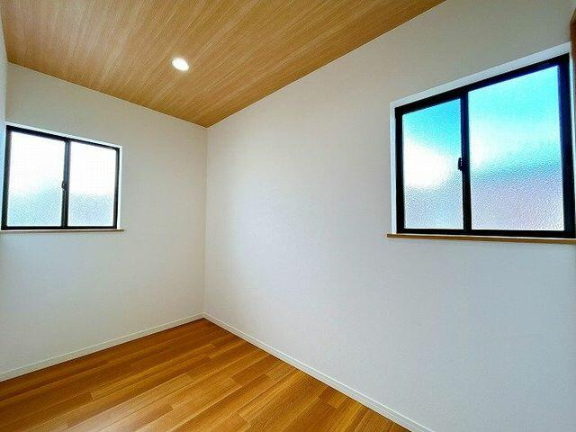 船橋市上山町３丁目６３４‐１７の洋室