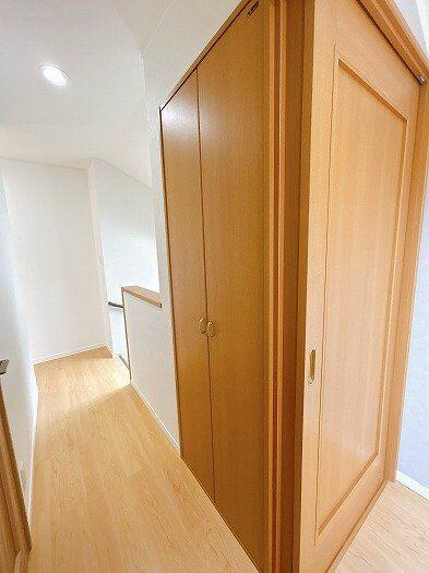 船橋市旭町１丁目１１－１４のその他|「２階廊下」収納付きです。