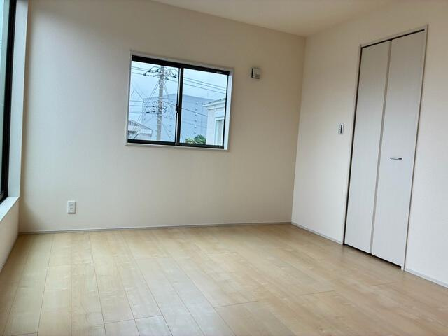 市川市幸の洋室