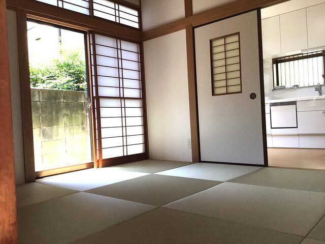 市川市北国分中古住宅１棟の和室|和室室内南側