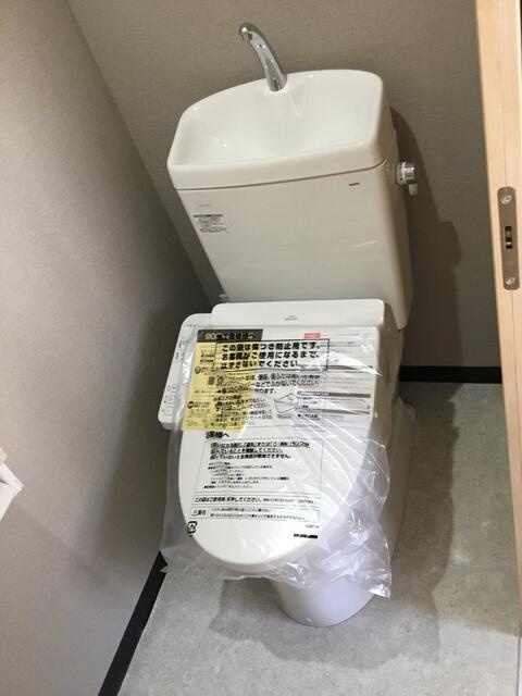 市川市北国分中古住宅１棟のトイレ