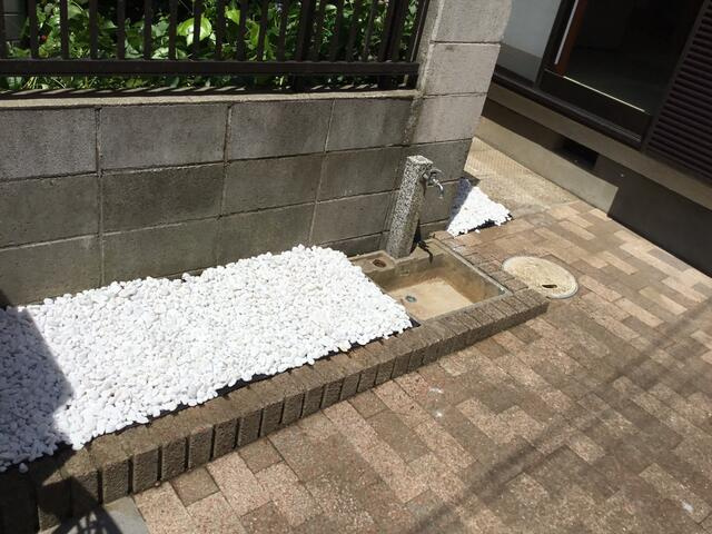 市川市北国分中古住宅１棟の庭|外水道