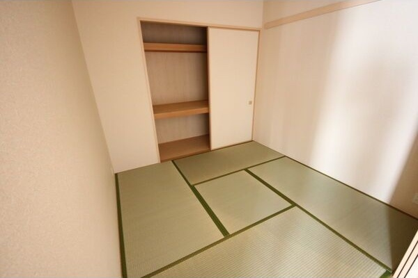 スクエア名古屋港の和室