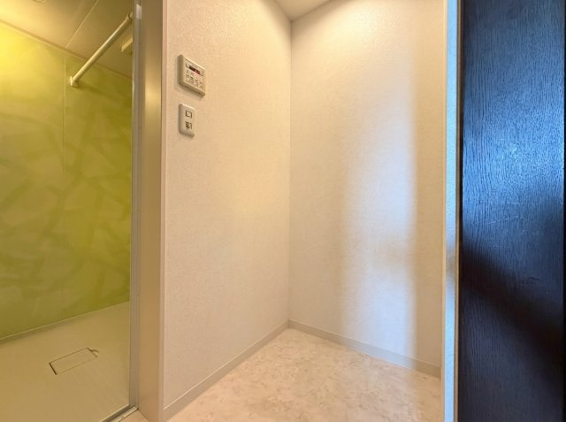 【脱衣所】 | コスモ本庄前原 | ※掲載写真は一部AI画像加工により、家具・家財等を削除しております。現況と異なる場合は現況を優先とします。