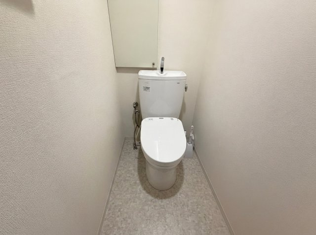 【トイレ】 | コスモ本庄前原 | ※掲載写真は一部AI画像加工により、家具・家財等を削除しております。現況と異なる場合は現況を優先とします。