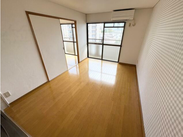 ラフォーレ3番館の居間・リビング