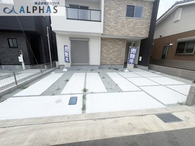 【外観】 | 加古川市加古川町河原　新築戸建 | ■駐車並列3台可能♪※車種による