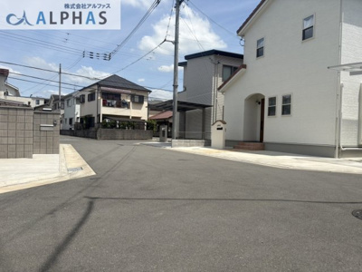 【前面道路含む現地写真】 | 加古川市加古川町河原　新築戸建 | ■前面道路約6.2ｍ♪