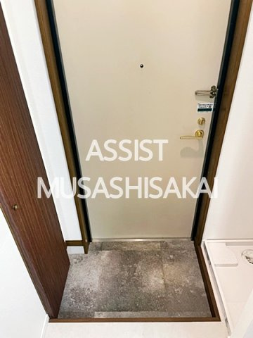 武蔵野市吉祥寺本町１丁目の賃貸マンションの玄関
