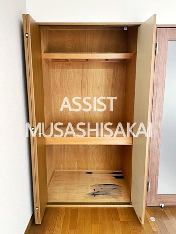 武蔵野市吉祥寺本町１丁目の賃貸マンションの収納|写真：設備同仕様の別物件です