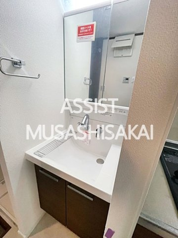 武蔵野市吉祥寺本町１丁目の賃貸マンションの洗面所|写真：設備同仕様の別物件です