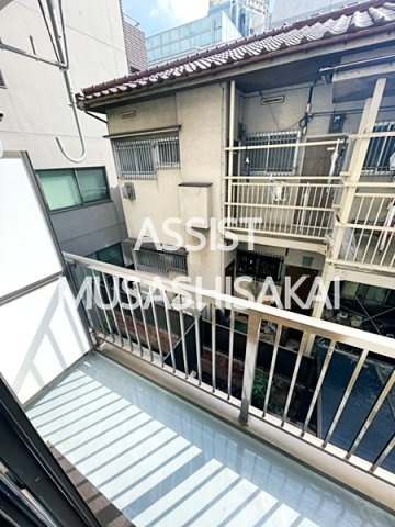 武蔵野市吉祥寺本町１丁目の賃貸マンションのバルコニー|写真：設備同仕様の別物件です