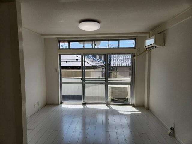 川崎市多摩区布田の賃貸マンションの居間・リビング