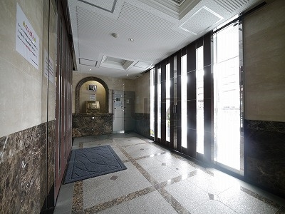 グリフィン横浜岡野公園弐番館のエントランス