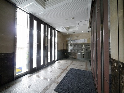 グリフィン横浜岡野公園弐番館のエントランス