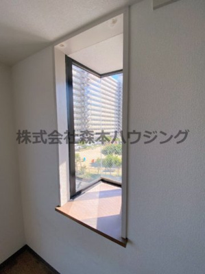 【内装】 | 　エクセル池田 | 出窓が明るくしてくれます