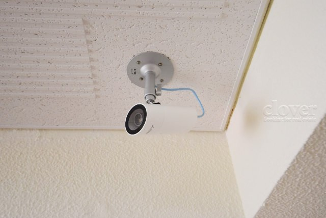 【防犯設備】 | カーサ中村 | 建物や敷地の隅々に目を光らせる防犯カメラが設置されています。現地を見学される際には、カメラの存在やその台数にも意識を払ってみてください。～即日のご見学可能～　お問合せはお気軽にどうぞ。
