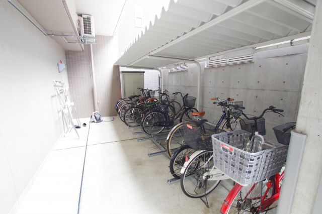 ノートアール107　仲介手数料無料の駐車場